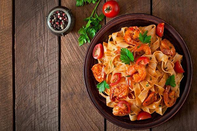 屈記香辣排骨面的企業技術咨詢服務 從傳統美食到現代化管理的成功轉型